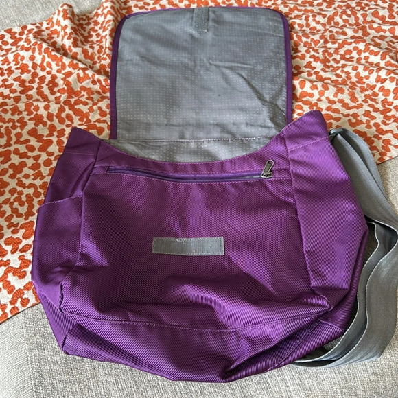 Columbia crossbody messenger bag purple with grey - Picture 6 of 10